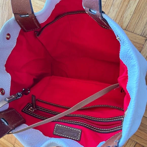 Beautiful white pebble leather bag with tan trimmings - Picture 4 of 7